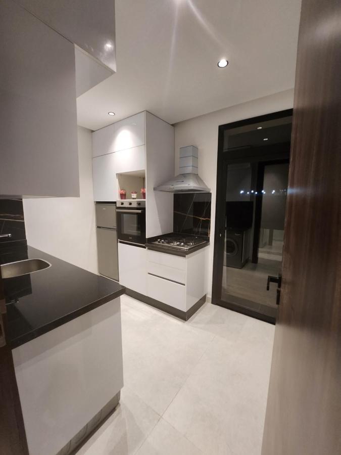 Modern Luxury Retreat: 2-Bedroom Apartment In The Heart Of Marrakech Marrakesh Bagian luar foto
