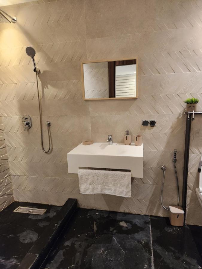 Modern Luxury Retreat: 2-Bedroom Apartment In The Heart Of Marrakech Marrakesh Bagian luar foto