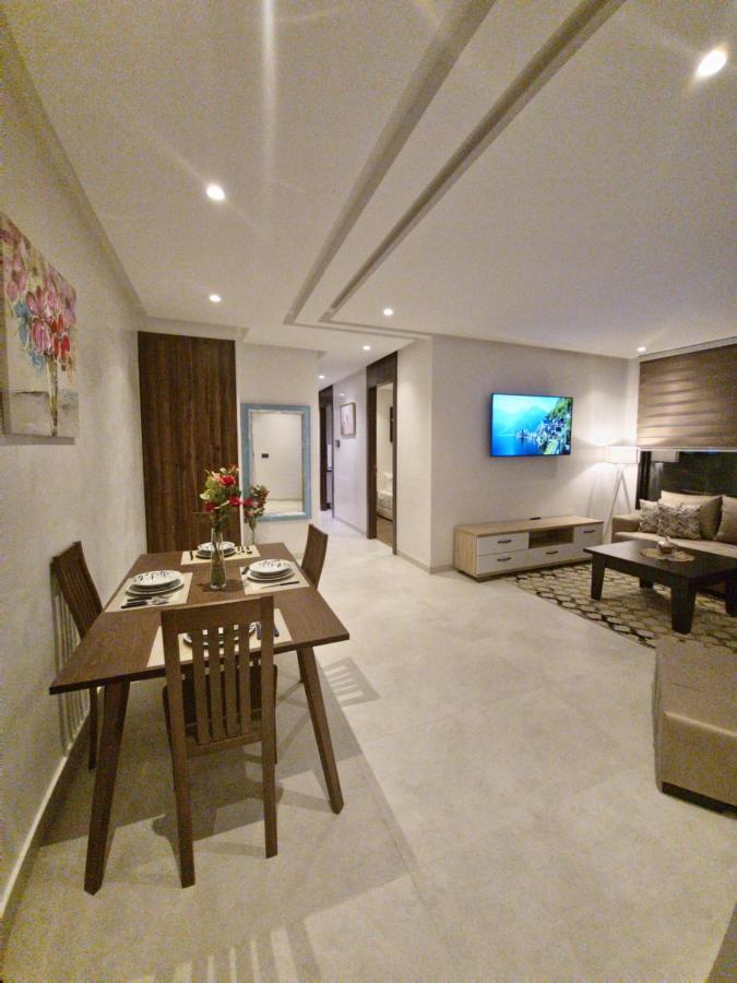 Modern Luxury Retreat: 2-Bedroom Apartment In The Heart Of Marrakech Marrakesh Bagian luar foto
